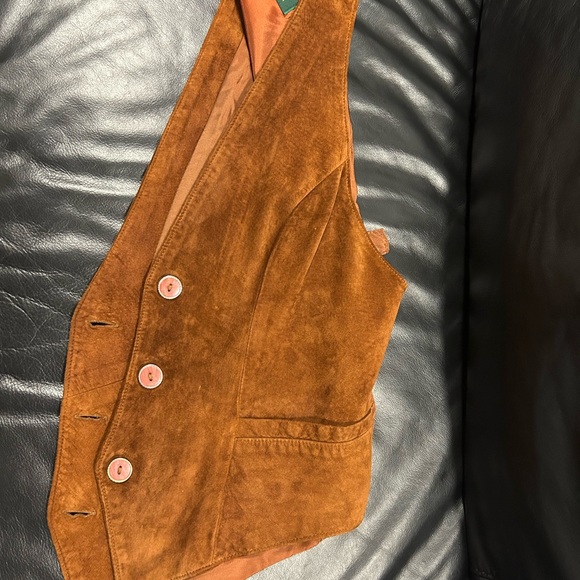 Danier Suede Leather Vest, three buttons front with two pocket, size M. - Picture 5 of 8